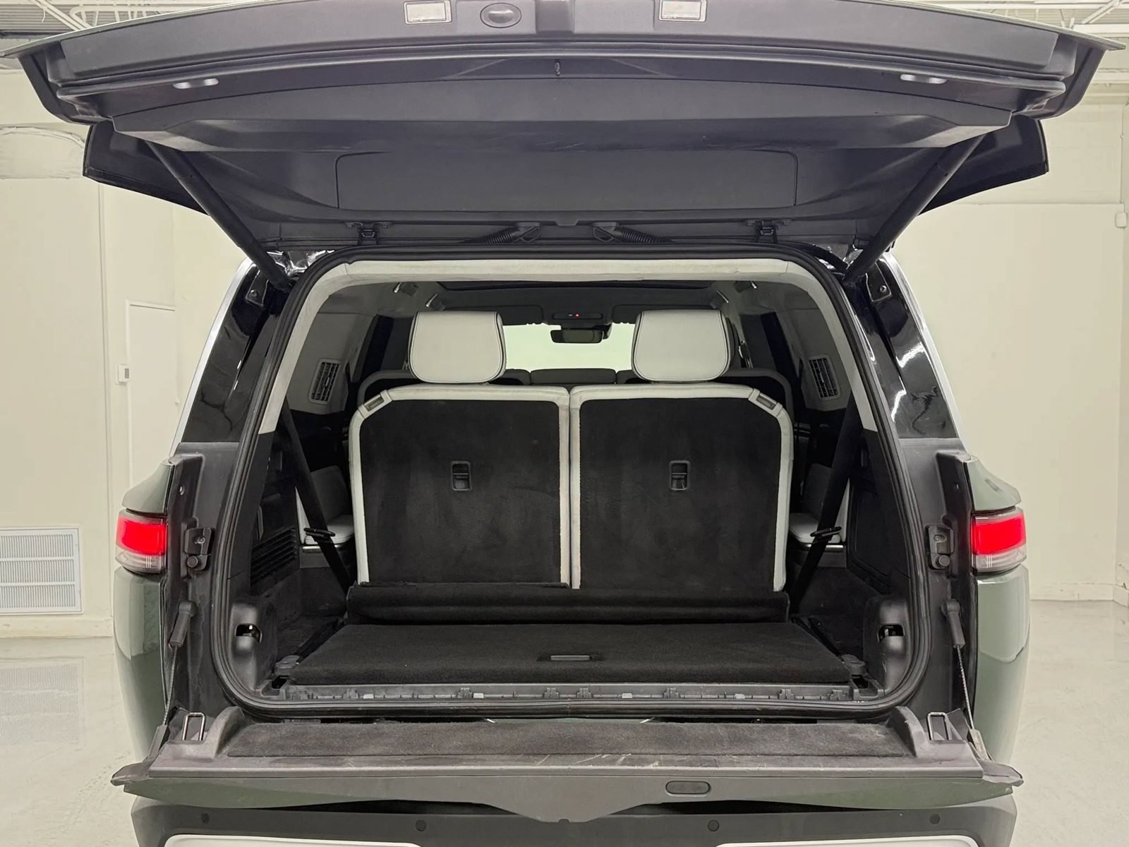 Used 2024 Rivian R1S Adventure Quad AWD/4WD image 44