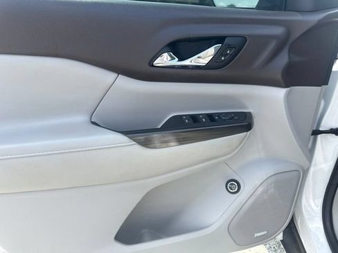 Used 2017 GMC Acadia SLT FWD image 4