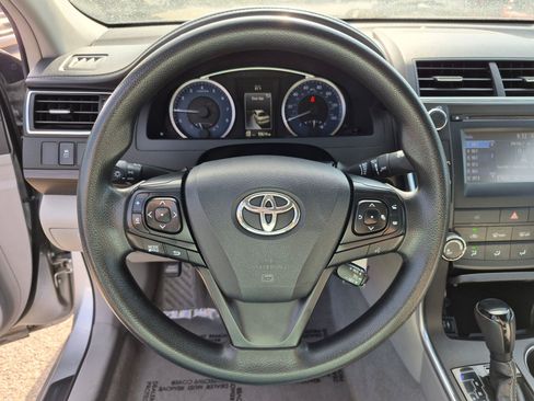 Used 2017 Toyota Camry LE FWD image 16