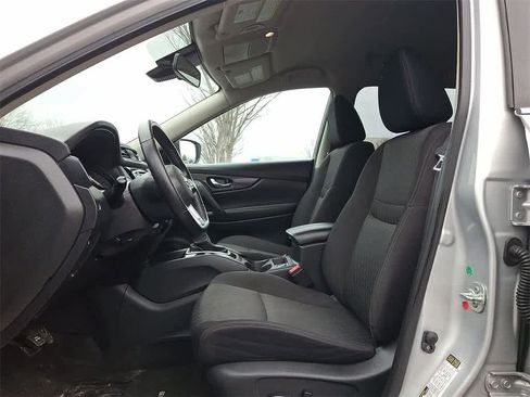 Used 2020 Nissan Rogue SV image 11