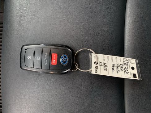 Used 2022 Toyota Venza XLE AWD/4WD image 37