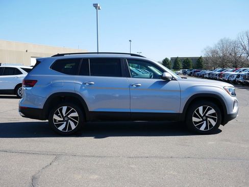 Used 2025 Volkswagen Atlas SE AWD/4WD image 11