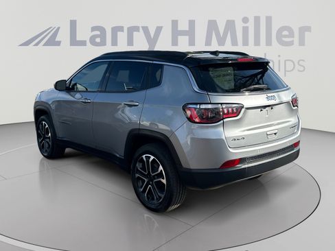 Used 2024 Jeep Compass Limited AWD/4WD image 3