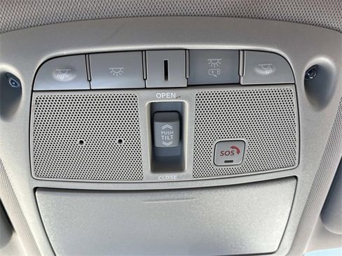 Used 2018 Nissan Rogue SL w/ Premium Package image 33