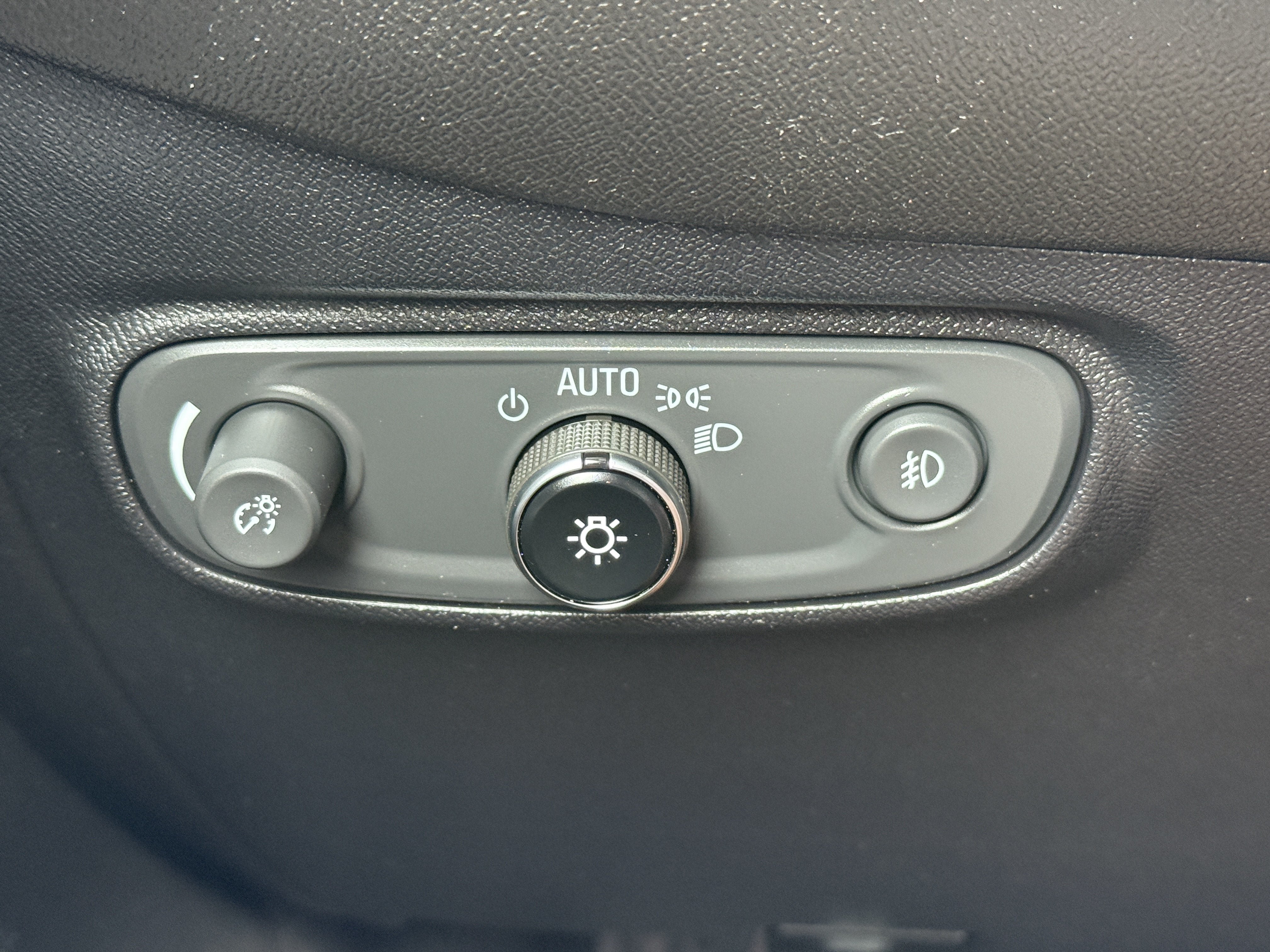 Used 2018 Chevrolet Equinox Premier FWD image 19