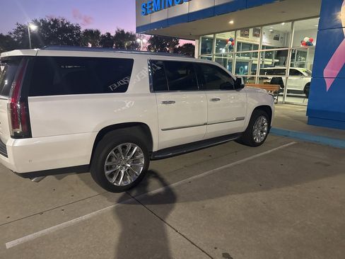Used 2018 Cadillac Escalade ESV Luxury image 5