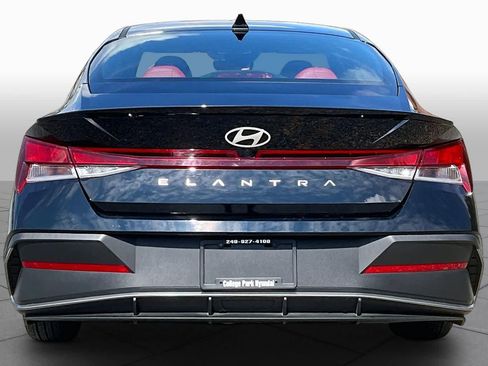 Used 2025 Hyundai Elantra Sport FWD image 4