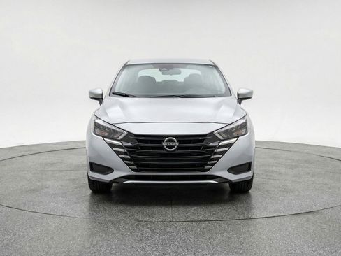 Used 2025 Nissan Versa SV FWD image 2