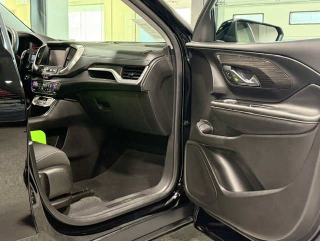 Certified 2024 GMC Terrain SLE w/ Driver Convenience Package FWD image 8