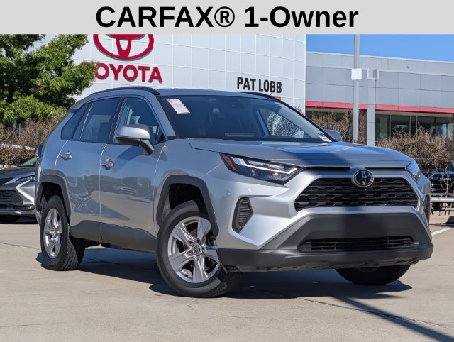 Used 2025 Toyota RAV4 XLE FWD image 2