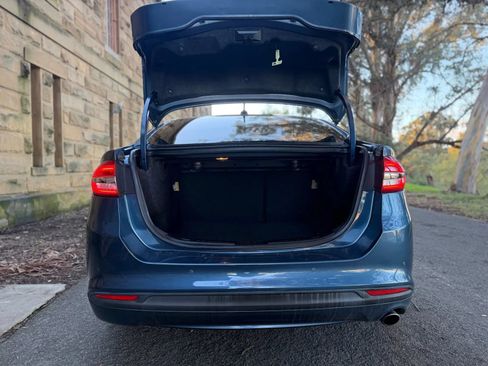 Used 2018 Ford Fusion SE w/ Fusion SE Technology Package FWD image 19