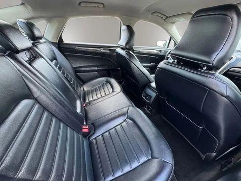 Used 2018 Ford Fusion SE w/ Equipment Group 602A FWD image 14