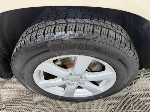 Used 2007 Toyota RAV4 Limited FWD image 11