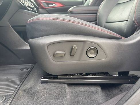 Used 2025 Chevrolet Traverse RS image 38