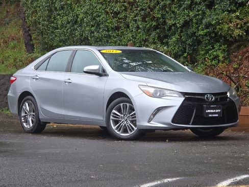 Used 2017 Toyota Camry SE w/ Moonroof Package image 1