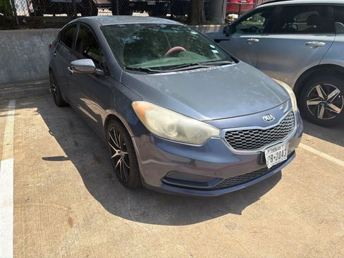 Used 2016 Kia Forte LX FWD image 2