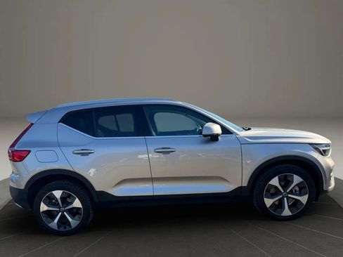 Used 2024 Volvo XC40 B5 Plus AWD/4WD image 4