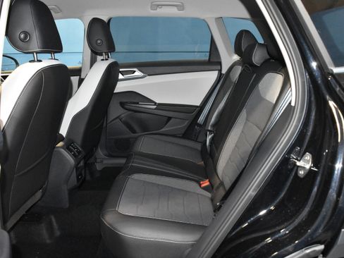 New 2025 Volkswagen Taos SE image 16