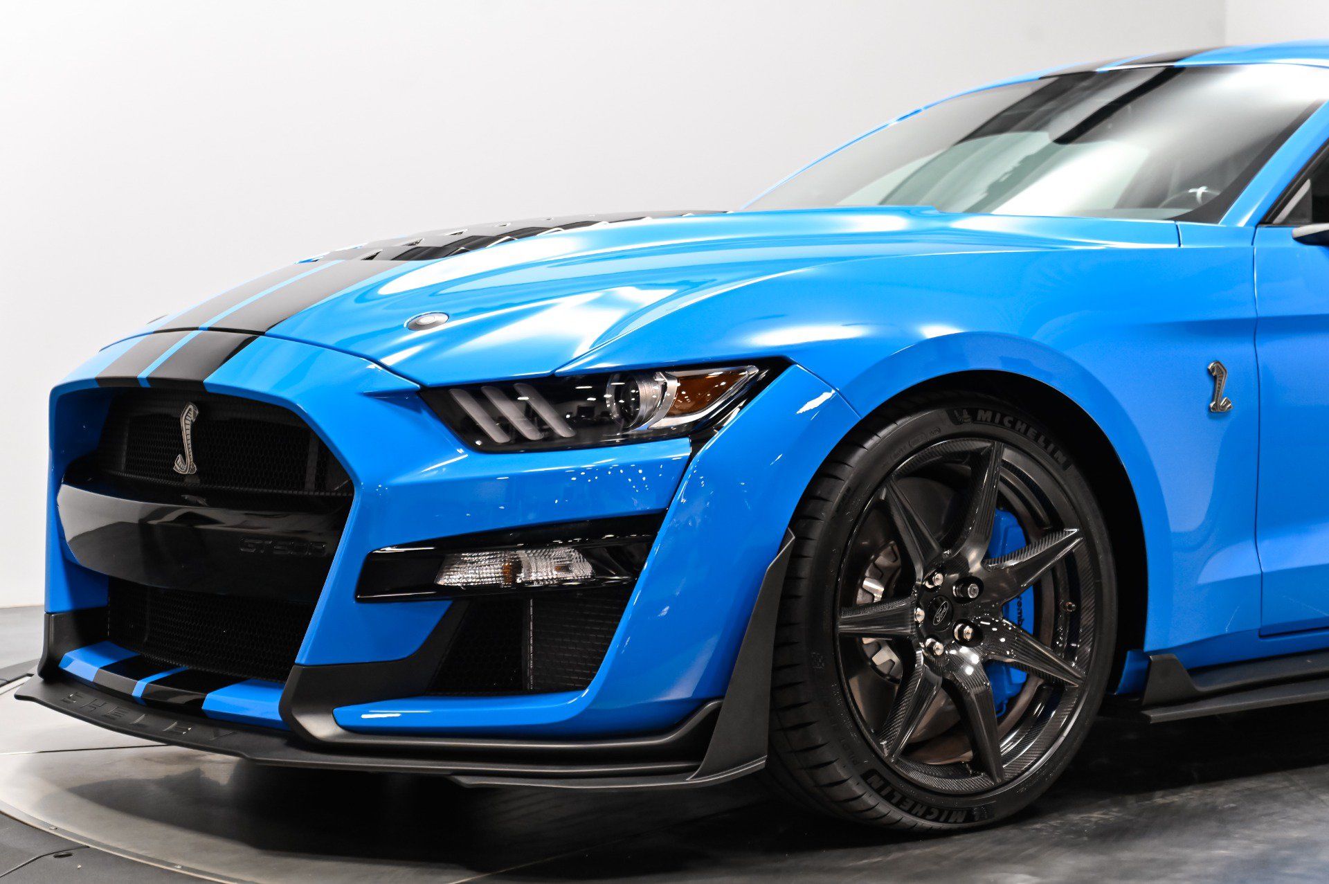 Used 2022 Ford Mustang Shelby GT500 w/ Carbon Fiber Track Pack RWD image 5