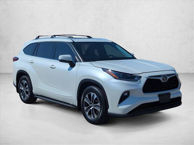 Used 2021 Toyota Highlander XLE FWD image 3