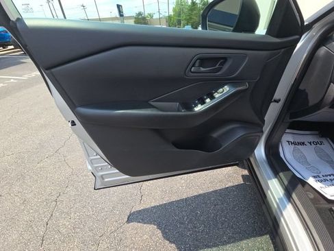 Used 2024 Nissan Rogue S AWD/4WD image 17