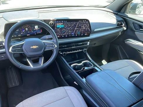 Used 2025 Chevrolet Traverse LT AWD/4WD image 14