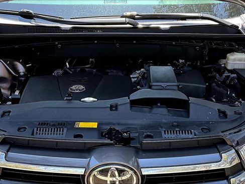 Used 2017 Toyota Highlander Limited Platinum image 30