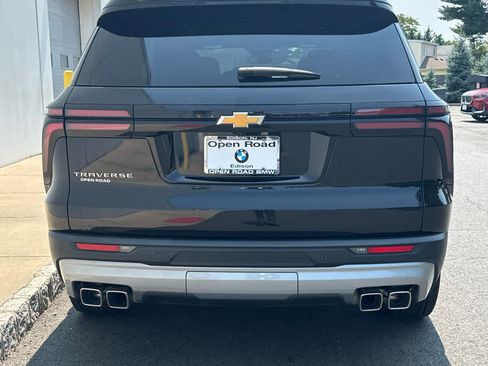 Used 2025 Chevrolet Traverse LT w/ Sun and Wheel Package FWD image 6