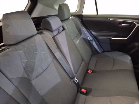 Used 2022 Toyota RAV4 XLE AWD/4WD image 13