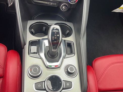 Used 2024 Alfa Romeo Giulia Veloce AWD/4WD image 27