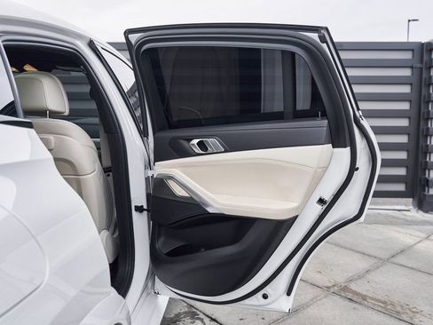 Used 2023 BMW X6 xDrive40i w/ M Sport Package image 16