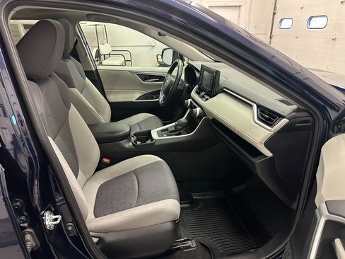 Used 2021 Toyota RAV4 XLE image 30