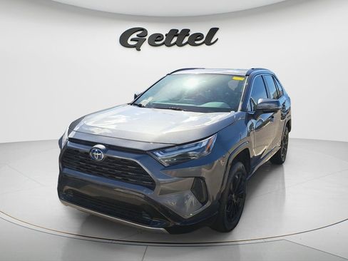 Used 2022 Toyota RAV4 SE w/ SE Grade Weather Package image 2