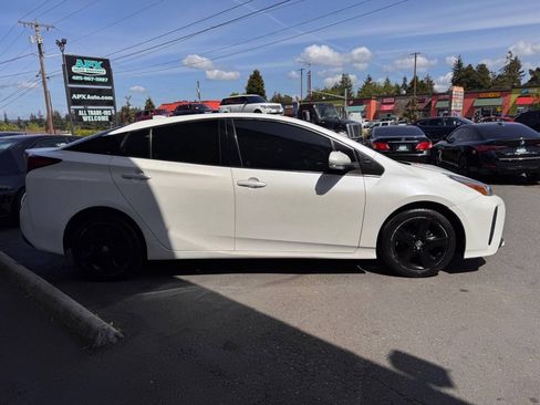 Used 2021 Toyota Prius FWD image 6