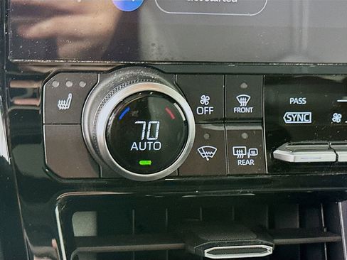 Used 2023 Toyota Highlander XLE image 27