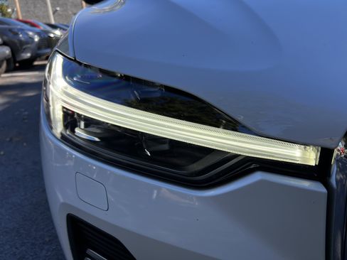 Used 2023 Volvo XC60 B5 Ultimate w/ Climate Package image 12