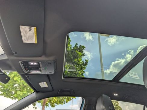 Used 2024 Volkswagen Atlas Cross Sport SE FWD image 18