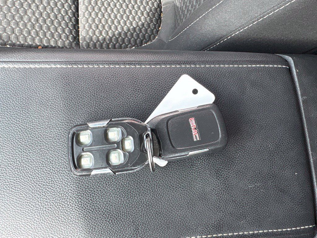 Used 2017 GMC Acadia SLE FWD image 20
