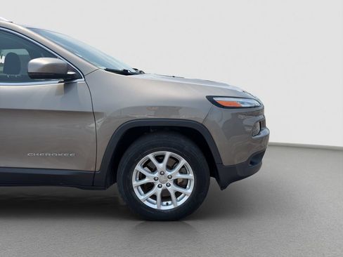 Used 2016 Jeep Cherokee Latitude w/ Comfort/Convenience Group AWD/4WD image 23