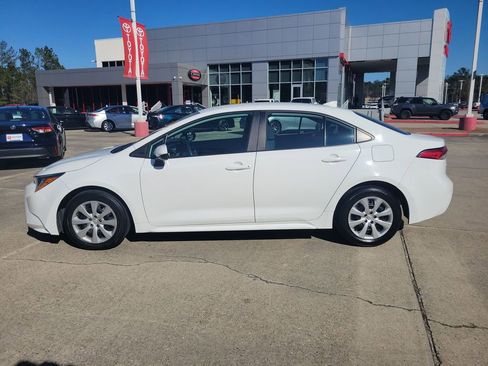 Certified 2024 Toyota Corolla LE image 2