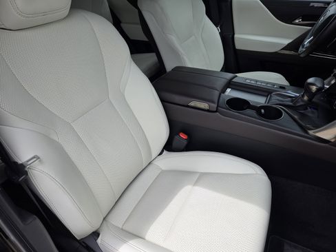 Used 2023 Lexus LX 600 4WD w/ Appearance Package image 10