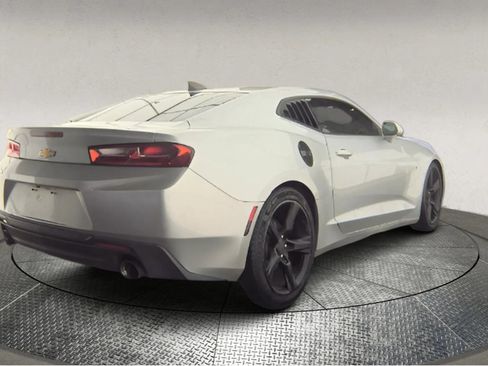 Used 2018 Chevrolet Camaro LT image 2