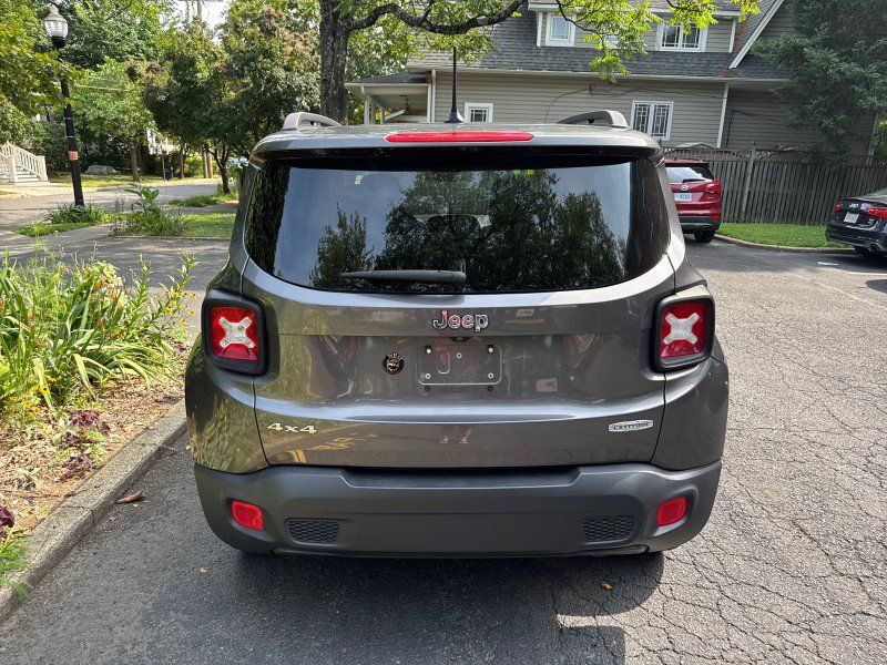 Used 2017 Jeep Renegade Latitude AWD/4WD image 7
