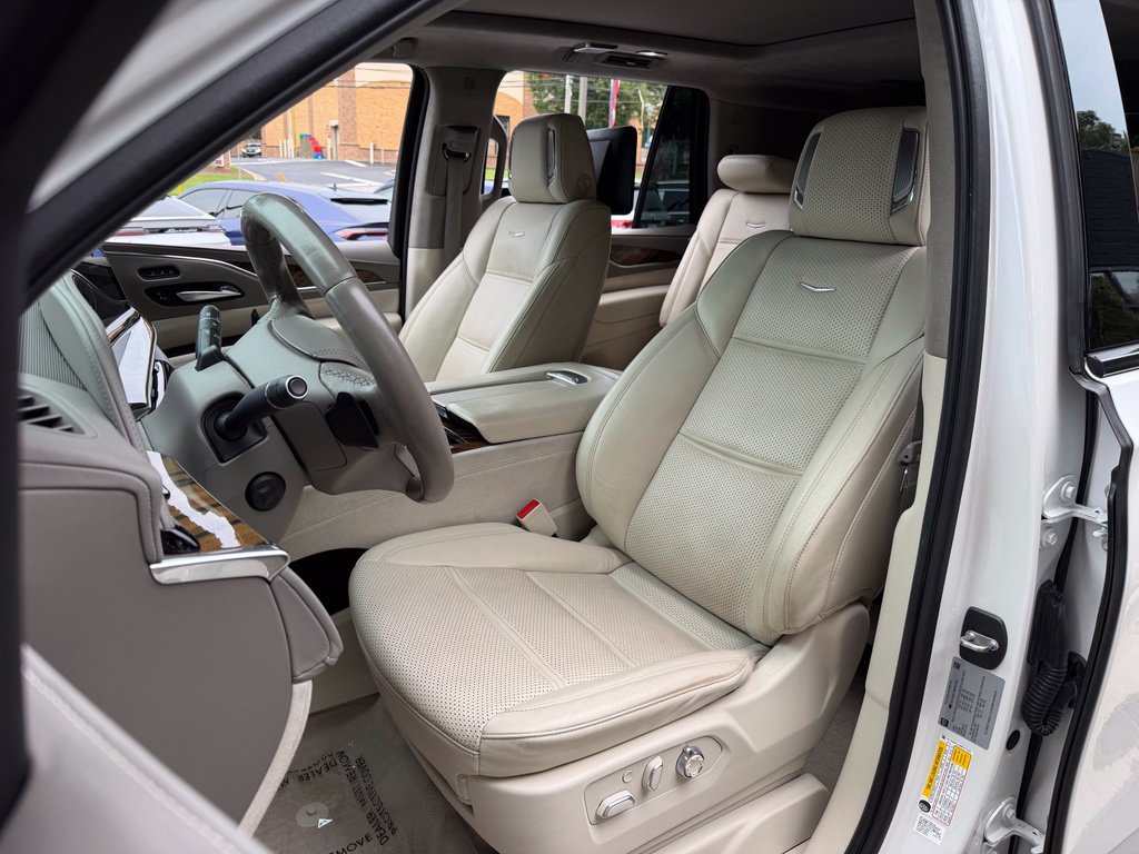 Used 2021 Cadillac Escalade Premium Luxury Platinum w/ LPO, Radiant Package AWD/4WD image 26