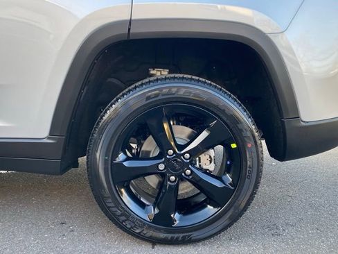 New 2025 Jeep Grand Cherokee Altitude image 16