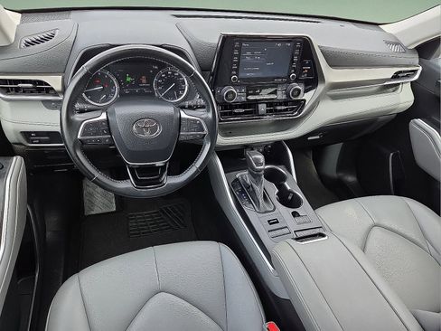 Used 2021 Toyota Highlander XLE image 12