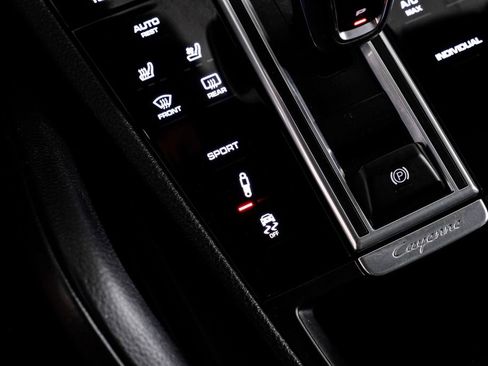 Used 2019 Porsche Cayenne S image 26