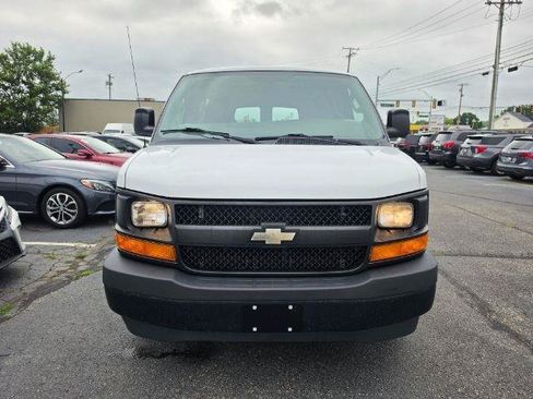 Used 2017 Chevrolet Express 2500 RWD image 3