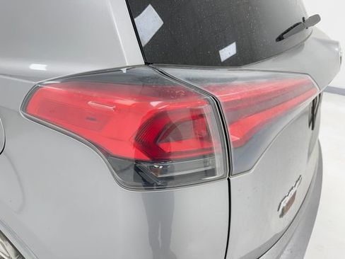 Used 2018 Toyota RAV4 Platinum FWD image 16