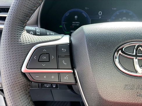 Used 2025 Toyota Sienna Platinum image 26